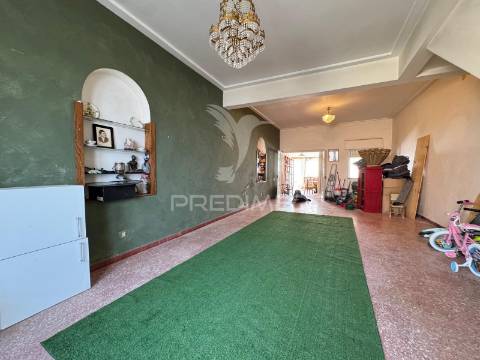 Moradia em banda t4 em abrantes | espaço, conforto e excelentes áreas