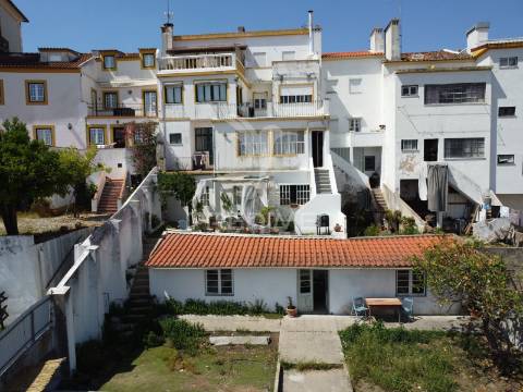 Moradia em banda t4 em abrantes | espaço, conforto e excelentes áreas