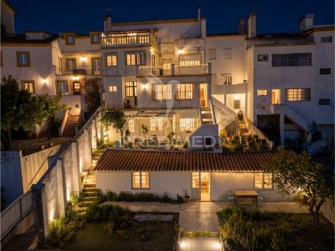 Moradia em banda t4 em abrantes | espaço, conforto e excelentes áreas