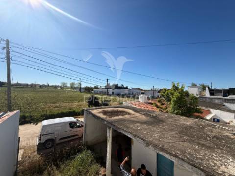 Casa para recuperar em benfica do ribatejo