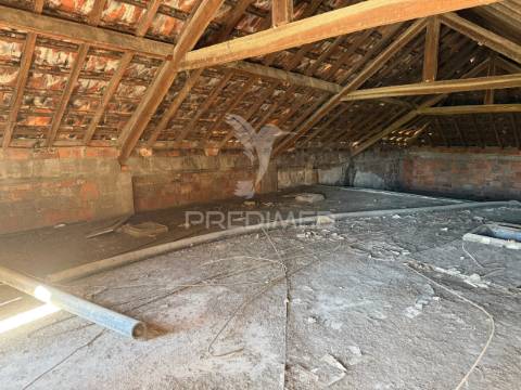 Casa para recuperar em benfica do ribatejo