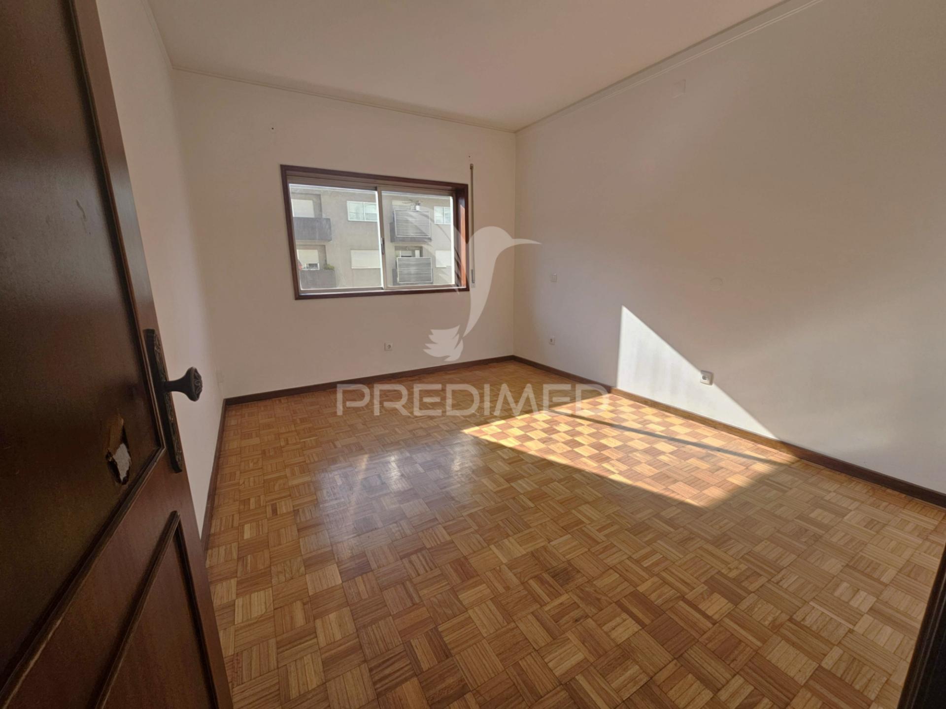 T2+1 com lugar de garagem e arrumos.