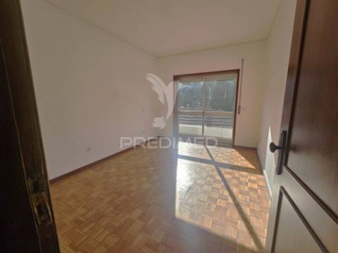T2+1 com lugar de garagem e arrumos.