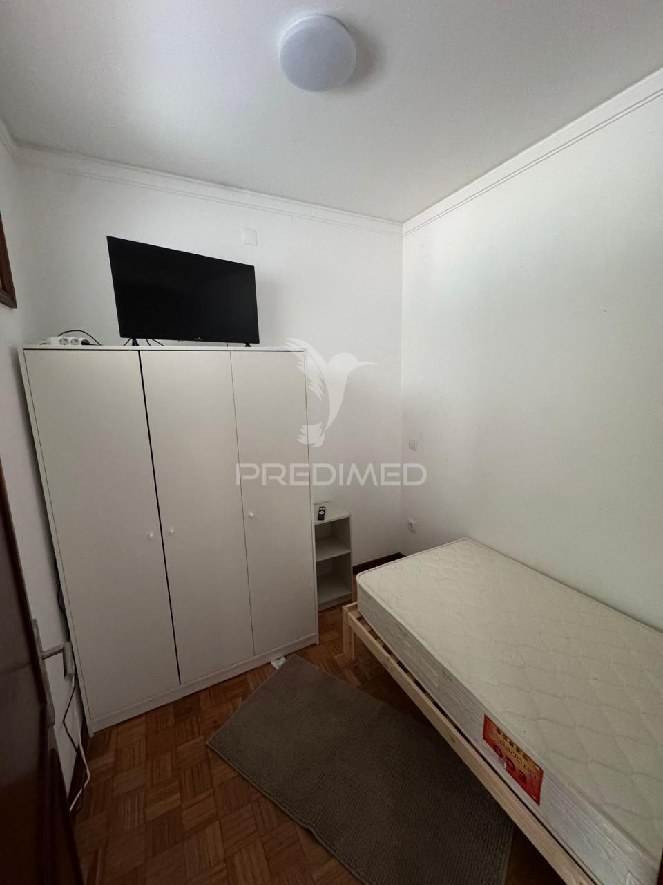 T2+1 com lugar de garagem e arrumos.