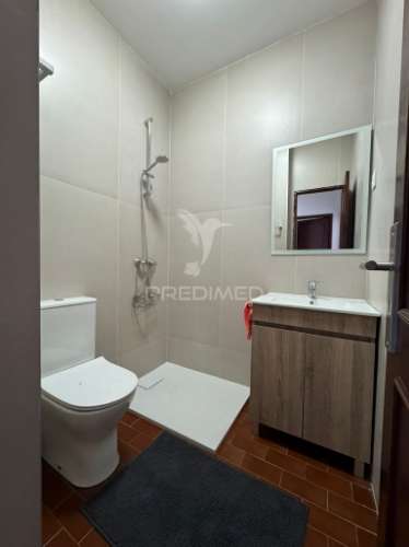 T2+1 com lugar de garagem e arrumos.