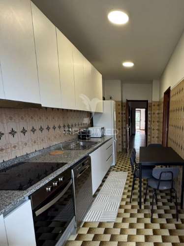 T2+1 com lugar de garagem e arrumos.