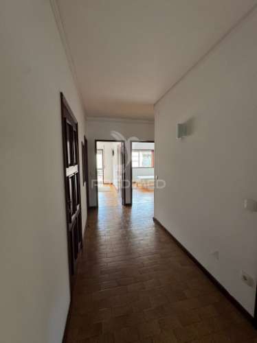T2+1 com lugar de garagem e arrumos.