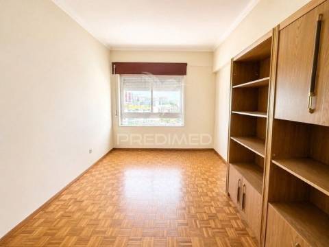Apartamento t3 c/ vista rio