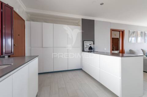Moradia unifamilar t4- com garagem, quintal e terraço !