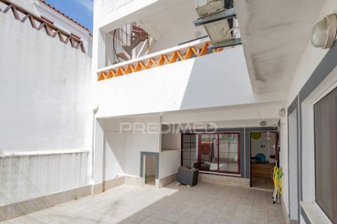 Moradia unifamilar t4- com garagem, quintal e terraço !