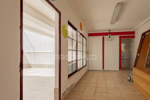 Moradia unifamilar t4- com garagem, quintal e terraço !