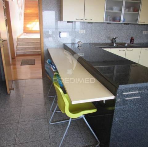 Exclusiva moradia t6: o refúgio perfeito entre o luxo e a privacidade