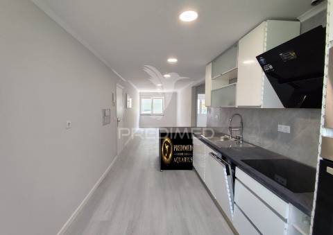 T2 c/ parqueamento em cavaleira sintra