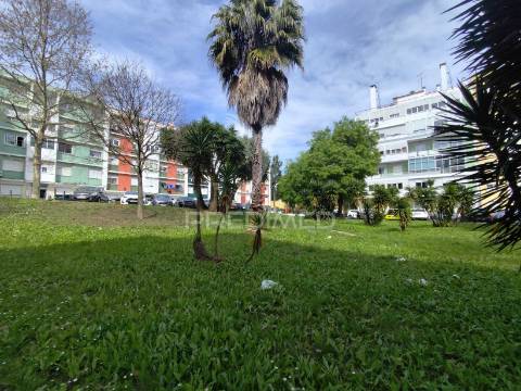 T2 c/ parqueamento em cavaleira sintra