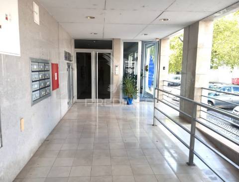 Escritório para arrendamento, .urbanização dos plátanos, em abrantes.