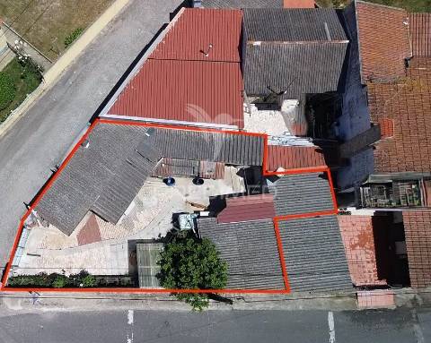 Arrecadação e espaço para arrumos disponível em ribeira de santo andré – asseiceira