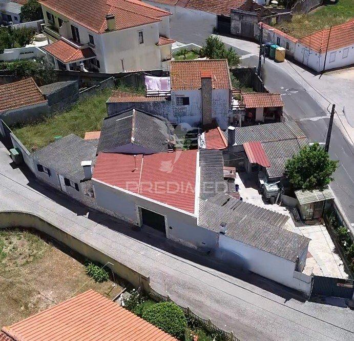 Arrecadação e espaço para arrumos disponível em ribeira de santo andré – asseiceira