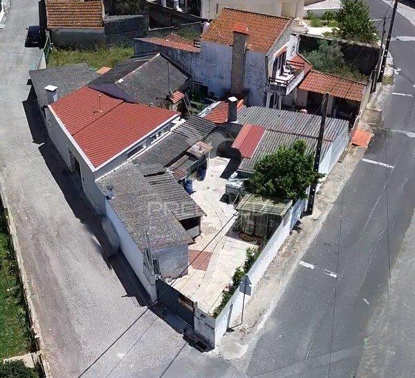 Arrecadação e espaço para arrumos disponível em ribeira de santo andré – asseiceira