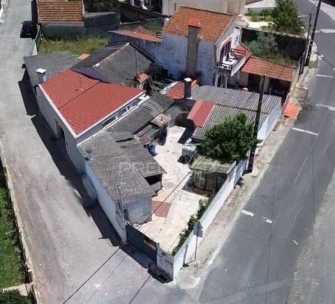 Arrecadação e espaço para arrumos disponível em ribeira de santo andré – asseiceira