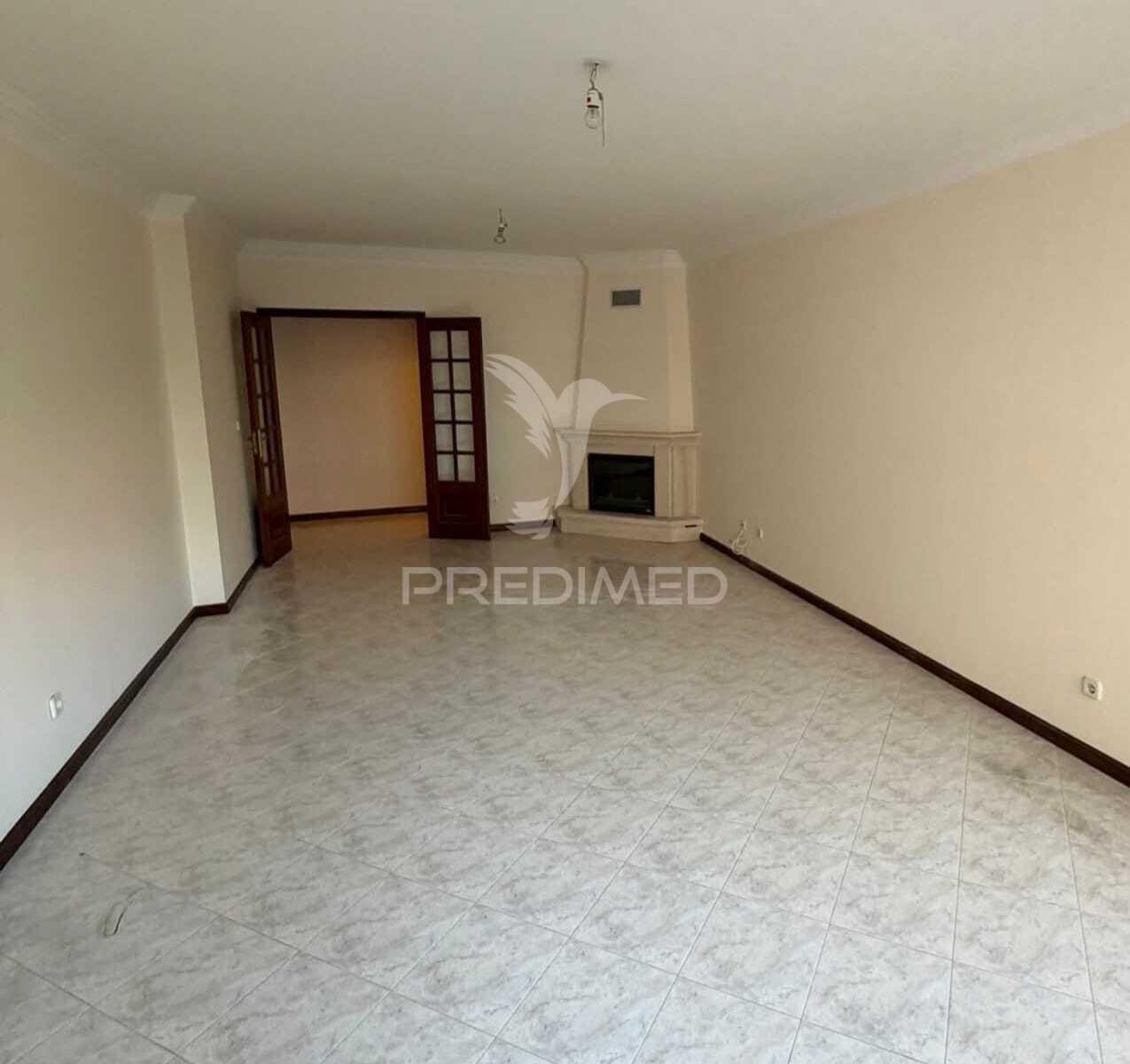 Apartamento t2 com parqueamento em algueirão – mem martins, sintra