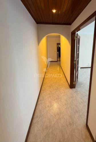 Apartamento t2 com parqueamento em algueirão – mem martins, sintra
