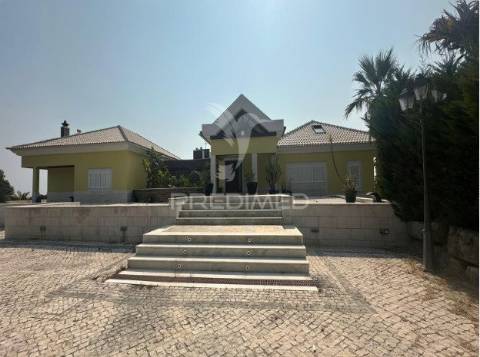 Moradia t6 de luxo com piscina e 4.857m² de terreno em belas | sintra
