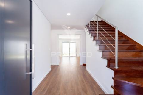 Moradia t4 nova em tires | design contemporâneo | eficiência energética a | zona residencial exclusiva
