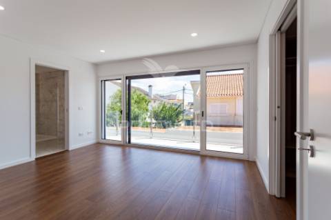 Moradia t4 nova em tires | design contemporâneo | eficiência energética a | zona residencial exclusiva