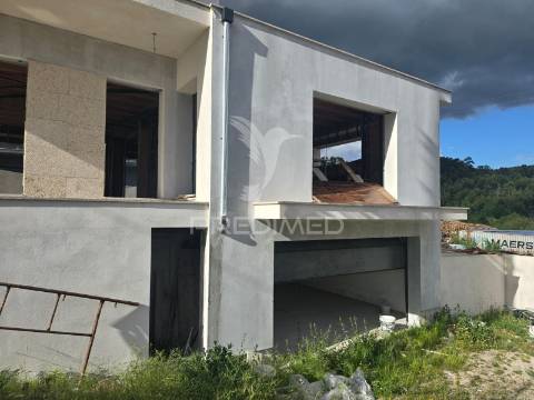 Moradia moderna t3/t4 em revelhe – fafe