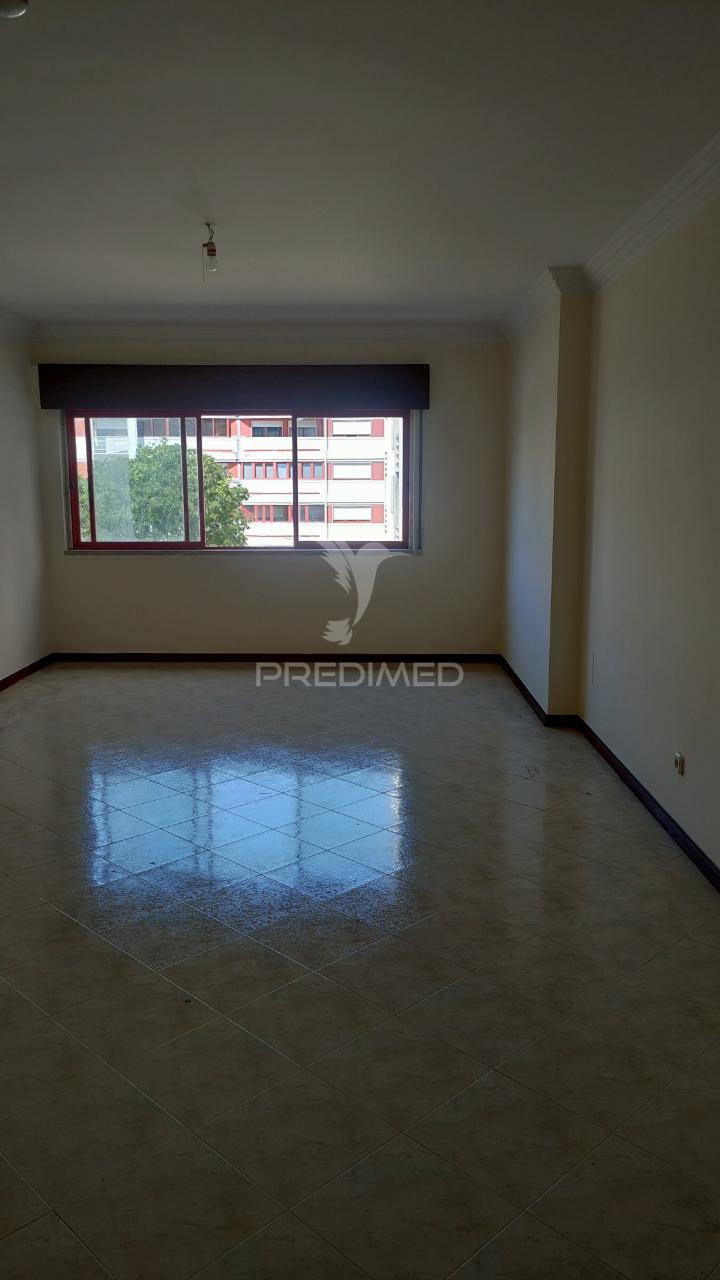 Apartamento t2 com parqueamento
