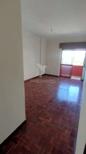 Apartamento t2 com parqueamento