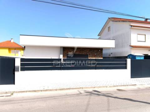 Moradia t4 fernão ferro