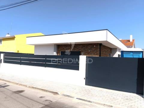 Moradia t4 fernão ferro
