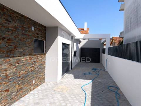 Moradia t4 fernão ferro