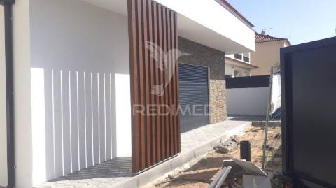 Moradia t4 fernão ferro
