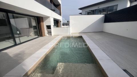 Moradias de luxo t3+1 com piscina - turiz, vila verde (lote-2)