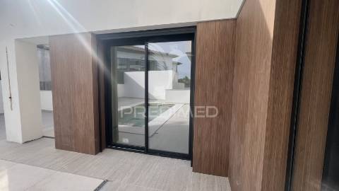 Moradias de luxo t3+1 com piscina - turiz, vila verde (lote-2)