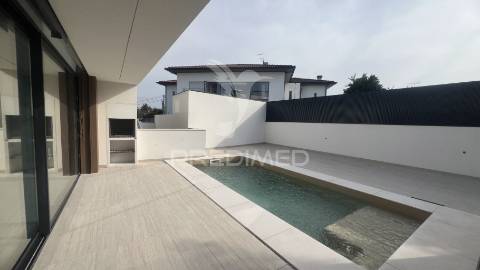 Moradias de luxo t3+1 com piscina - turiz, vila verde (lote-2)