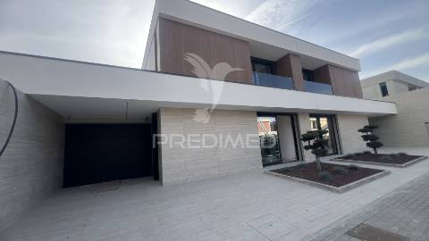 Moradias de luxo t3+1 com piscina - turiz, vila verde (lote-2)