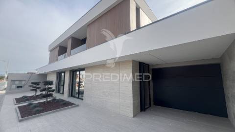 Moradias de luxo t3+1 com piscina - turiz, vila verde (lote-2)