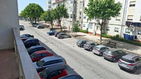Prédio urbano com 10 habitações na guarda.