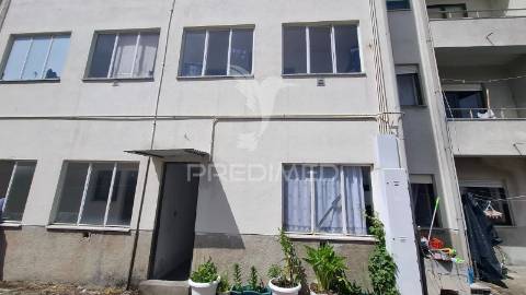 Prédio urbano com 10 habitações na guarda.