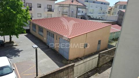 Prédio urbano com 10 habitações na guarda.