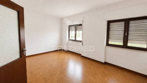 Prédio urbano com 10 habitações na guarda.