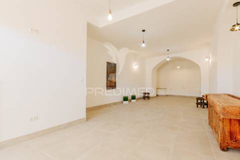 Loja em santa apolónia