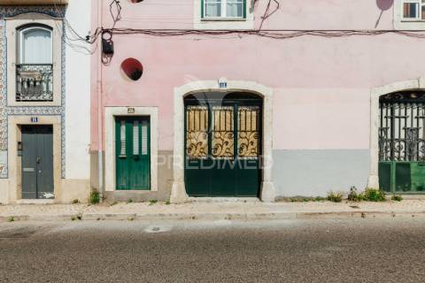 Loja em santa apolónia