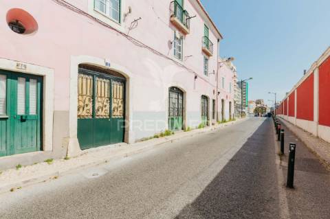 Loja em santa apolónia