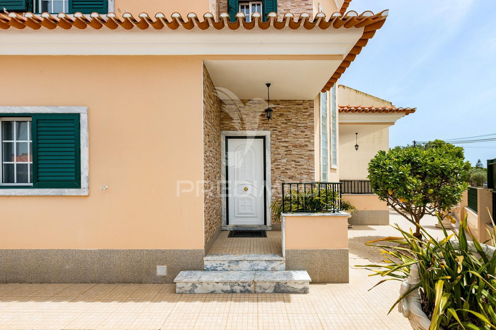 Moradia t3 com logradouro porto alto