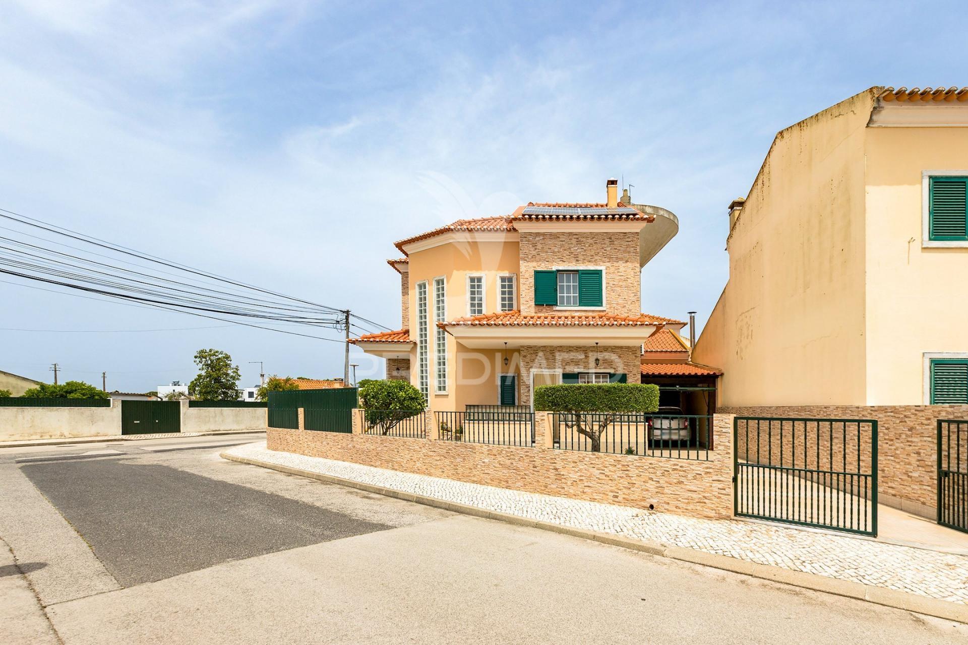 Moradia t3 com logradouro porto alto