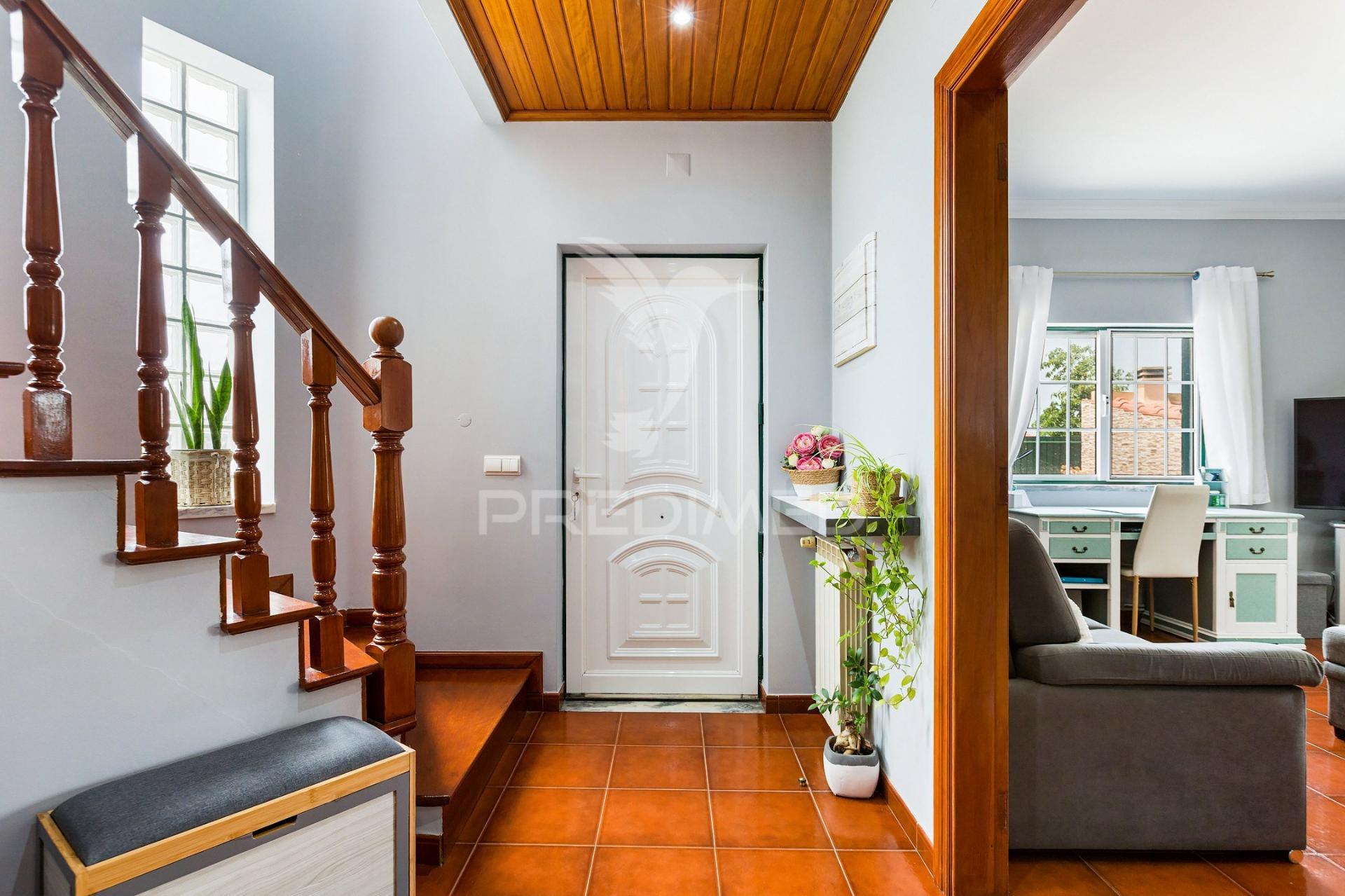 Moradia t3 com logradouro porto alto